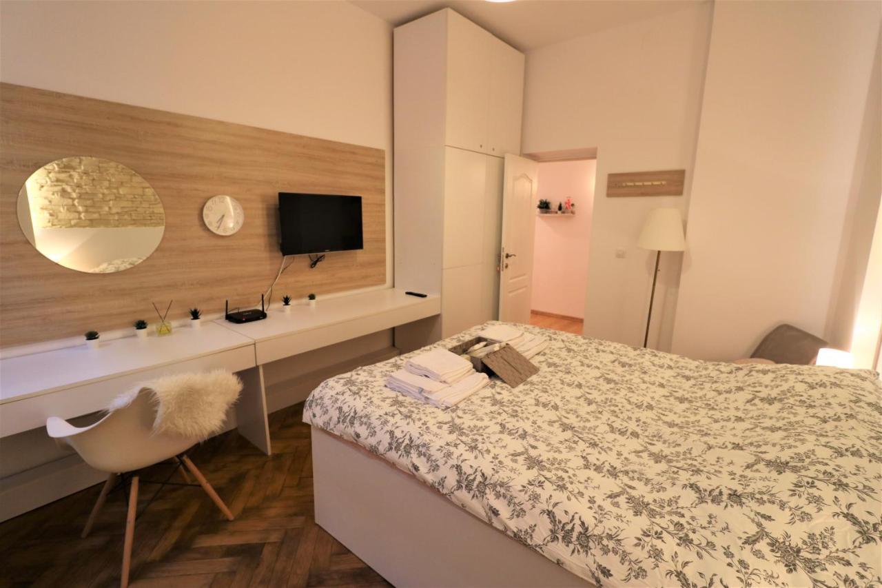 Cozy Old Town Apartment - Free Minibar Bukurešť Exteriér fotografie